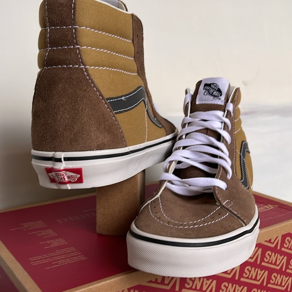Vans WMNS Sk8-Hi
Canvas/Suede Pop Brown/Mu
VN000CMXBF0
Sneakers - Picture 10 of 16